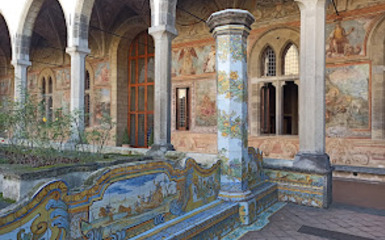 Napoli - MEZZI PROPRI - Il volto monumentale  tra Chiostri,  Castelli e Residenze Storiche