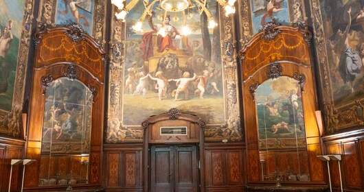 Torino - Stazione Porta Nuova  e la Sala d'attesa Reale Gonin