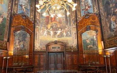 Torino - Stazione Porta Nuova  e la Sala d'attesa Reale Gonin