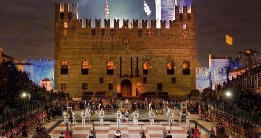 Scacco matto al Re: la partita degli scacchi viventi